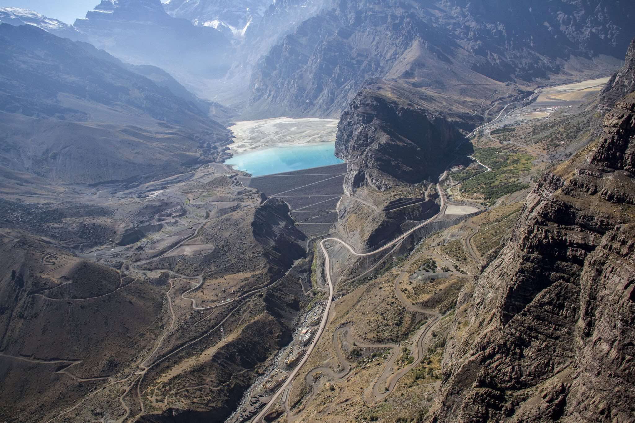 Derrame de relave minero de Codelco Andina contamina el río Blanco de Los Andes