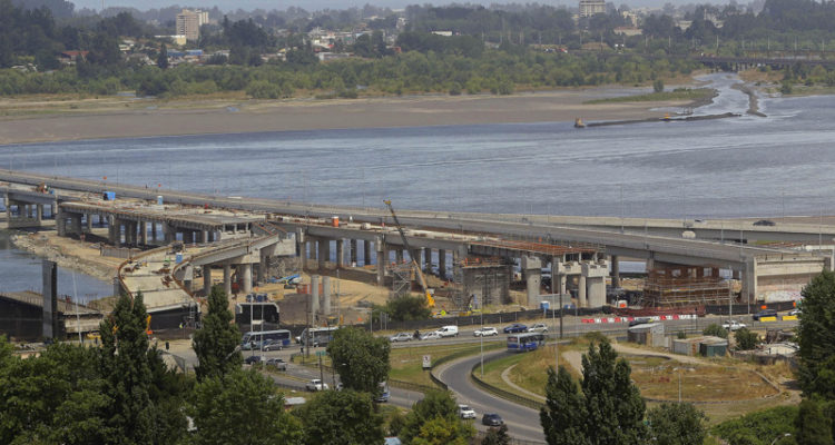 Tribunal Ambiental inspecciona puente Bicentenario de Concepción por demanda de Estudio de Impacto