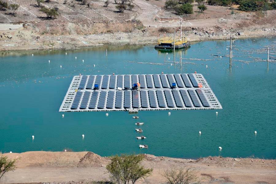 Anglo American pone en marcha en Chile primera planta solar flotante sobre relaves