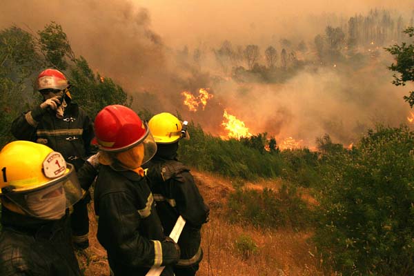 Gobierno decide prorrogar Estado de Excepción en tres regiones del sur por incendios forestales