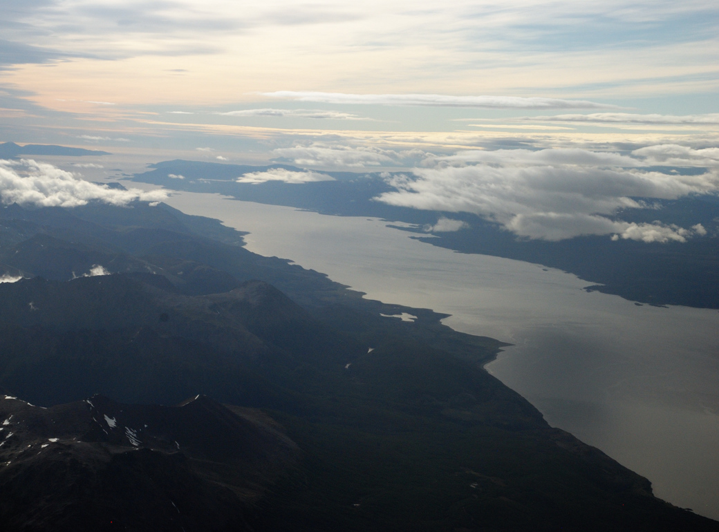 Posición binacional conjunta de organizaciones chilenas y argentinas contra las salmoneras en el Canal Beagle