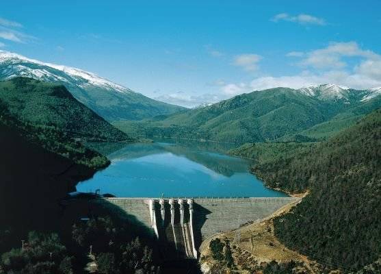 Sequía hace peligrar a la industria hidroeléctrica en América Latina y el impacto que podría tener en Chile