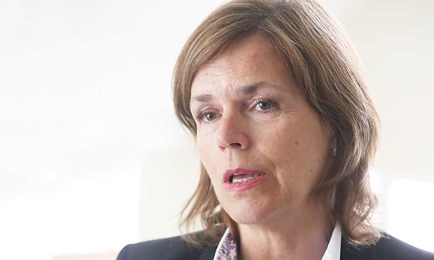 Embajadora de Noruega responde por críticas a salmonicultoras