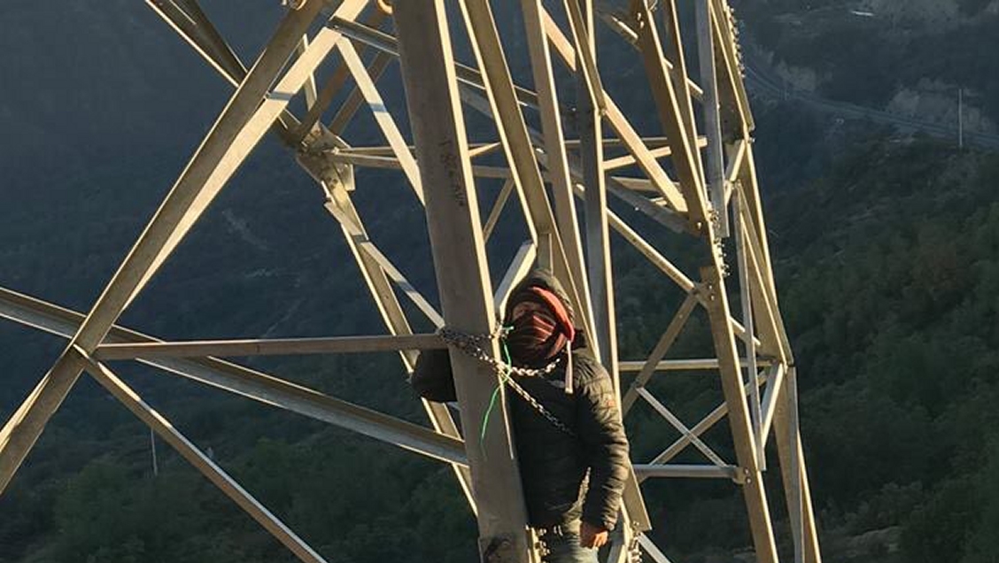 Cardones-Polpaico: Comunidad radicaliza movimiento y se toma torre de alta tensión