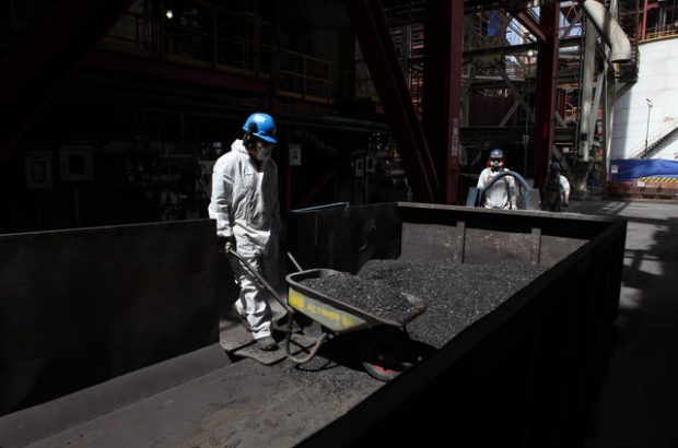 Costos, empleo y recaudación: las razones que frenan el cierre de las carboneras