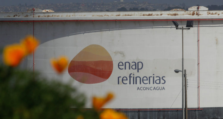 ENAP critica pero no niega antecedentes revelados por contaminación en Talcahuano y Quintero
