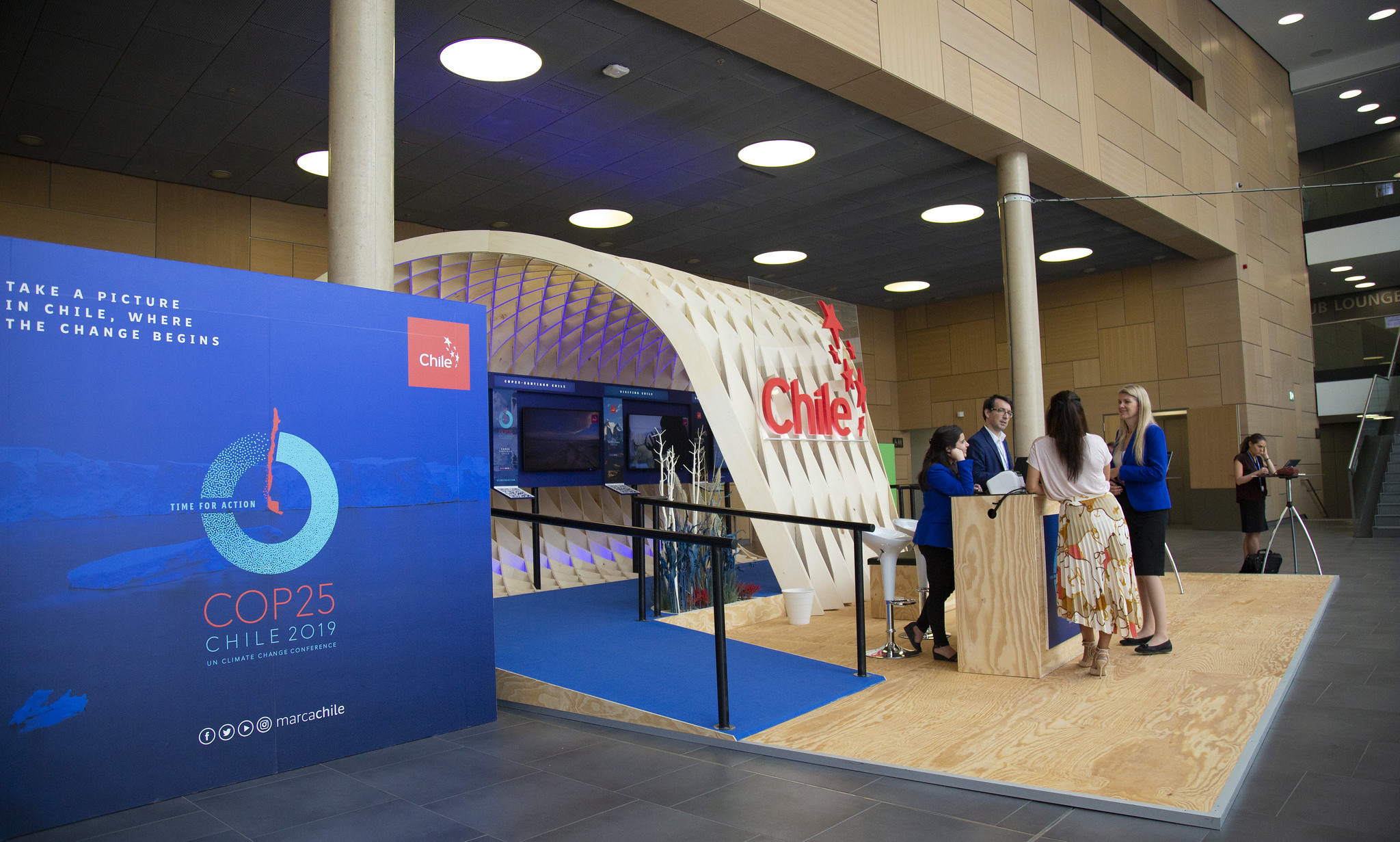 Chile se muestra en Bonn y tantea el clima de negociación previo a la COP25
