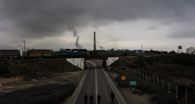 Agrupaciones acusan más de 20 peaks de contaminación en Quintero y Puchuncaví desde inicio de norma