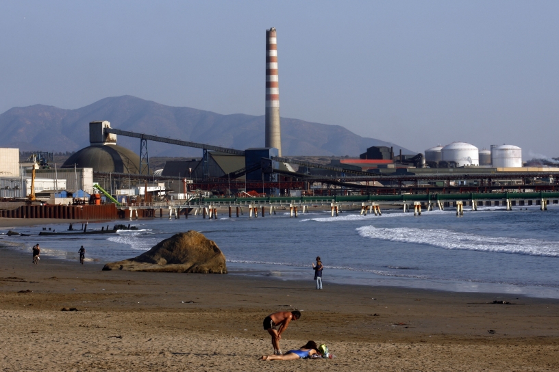 Alcaldes exigen acciones por contaminación de la Bahía de Quintero