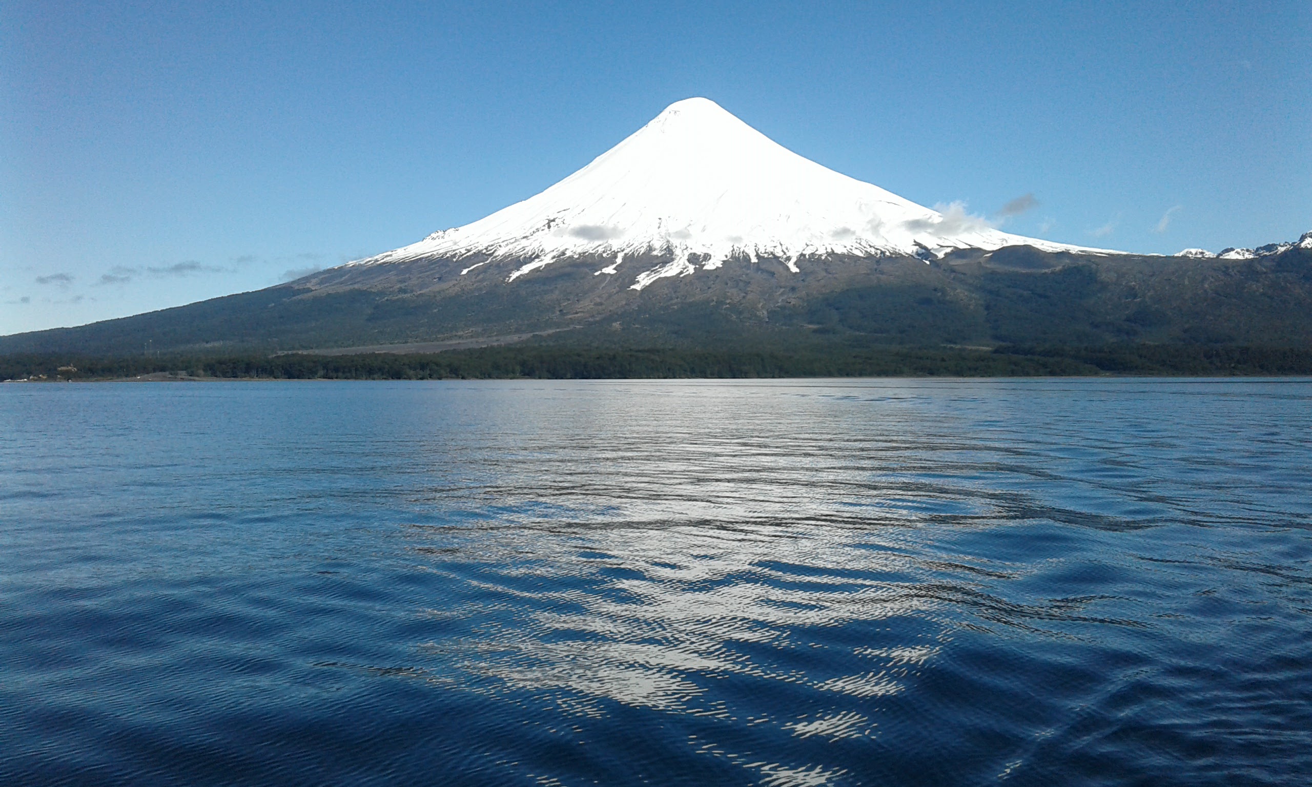 ¿Debe declararse el Lago Llanquihue como zona saturada? Los argumentos a favor y en contra que abren el debate