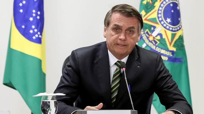 Bolsonaro prohíbe quemas para frenar incendios en el Amazonas