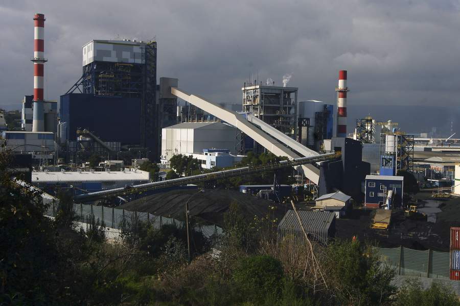 Acusan a AES Gener de evadir normativa ambiental para reconvertir termoeléctrica en planta desalinizadora en Quintero sin Estudio de Impacto Ambiental