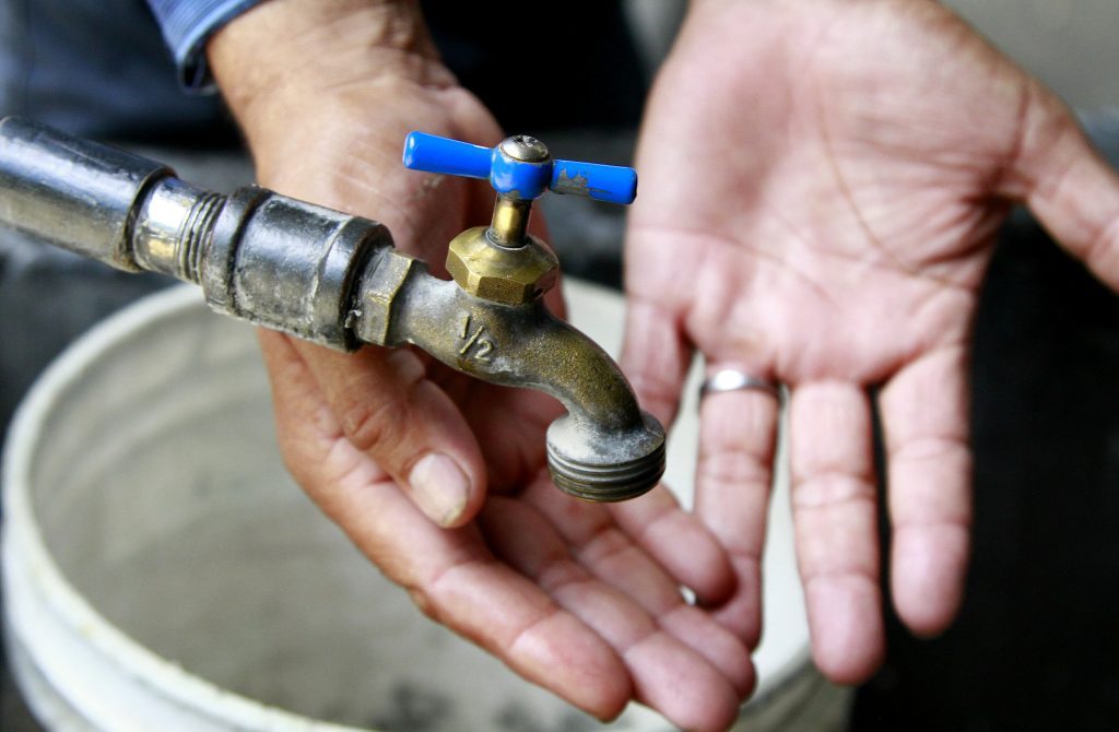 Gobierno estudia una “nueva institucionalidad” para el agua: Ministerio o subsecretaría son opciones