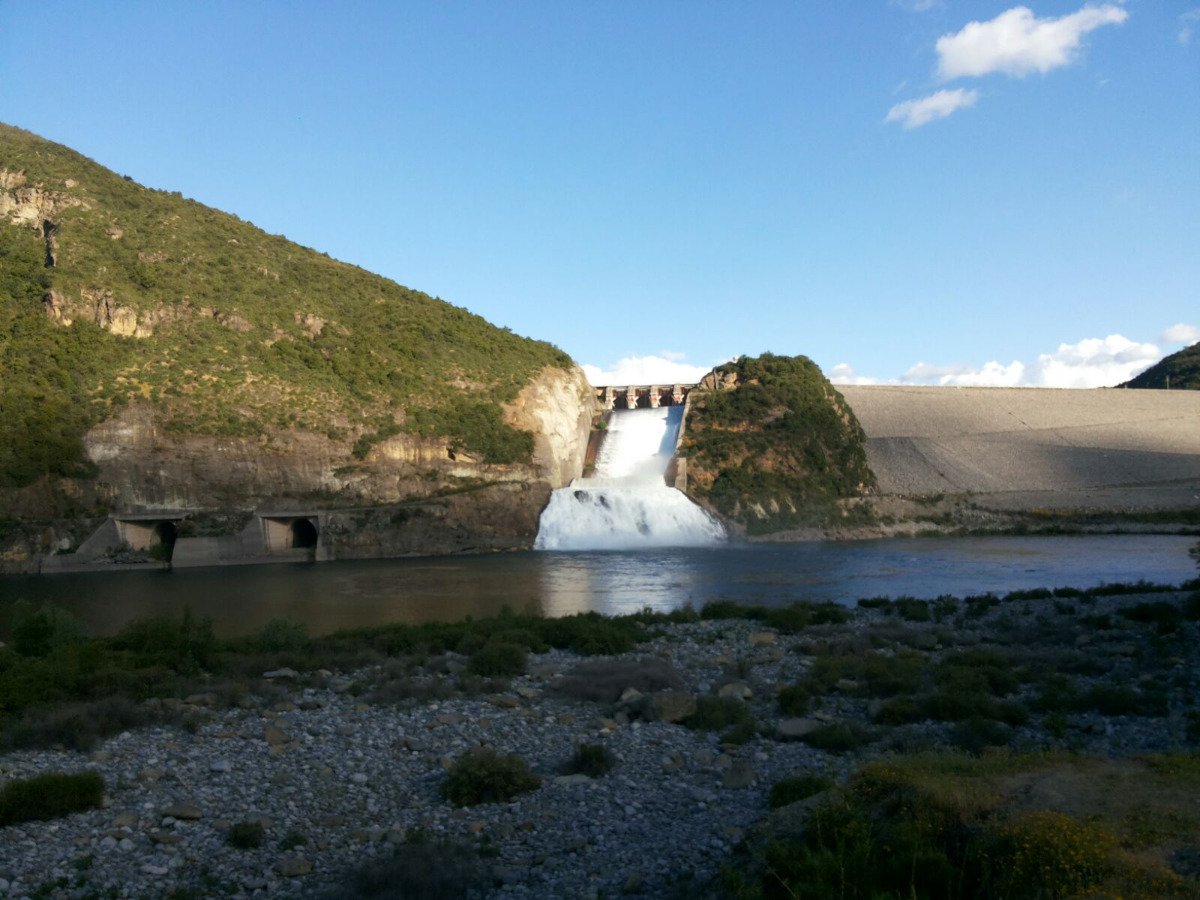 Diputados Y ONGs recurren a TC para invalidar norma que deja a embalses sin evaluación ambiental