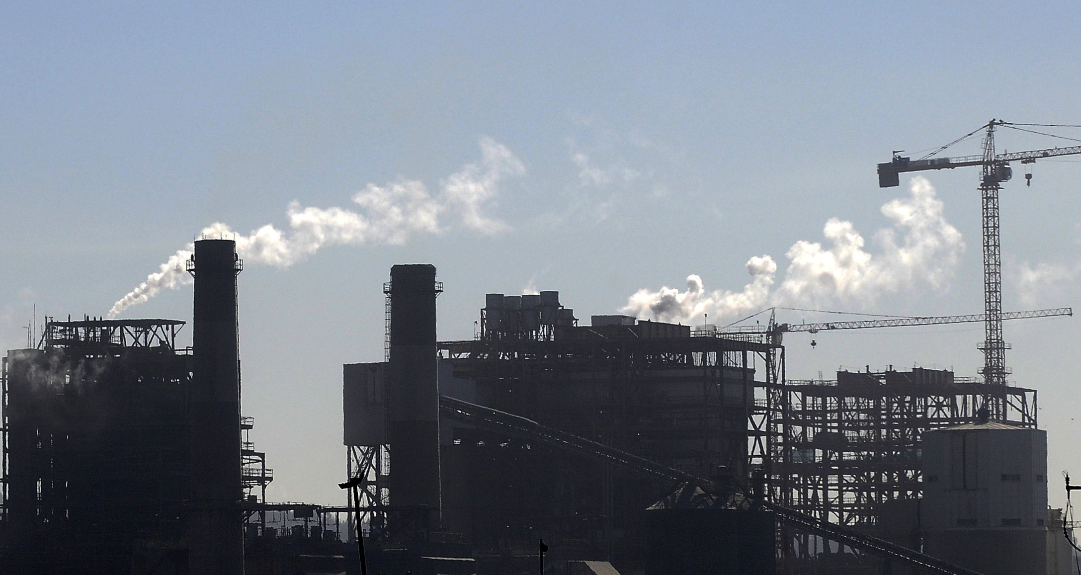 Presidente de AES Corp y retiro del 100% de sus carboneras en Chile: “Me parece razonable acelerar estas decisiones para el 2030”
