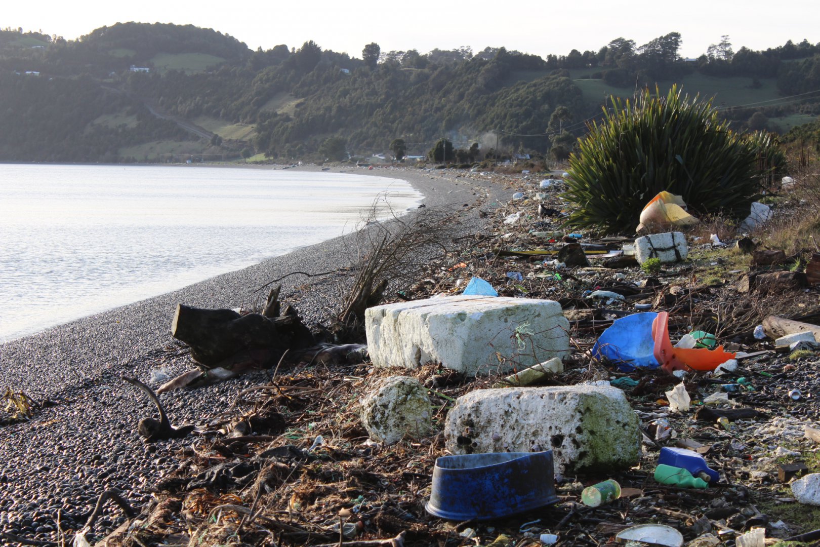 Crisis en la isla de Chiloé: Basura amenaza con destruir un paraíso natural