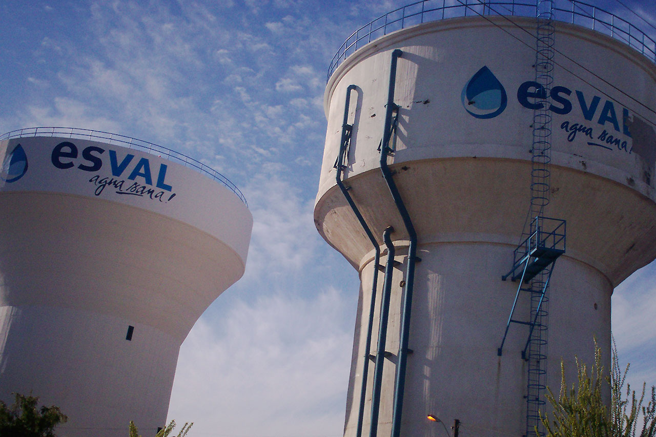 Parlamentarios y Esval analizarían conexión con sistema rural para asegurar suministro de agua