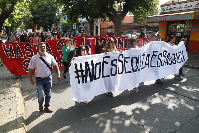 Más de un centenar de personas protestaron por remates de derechos de agua en Chillán