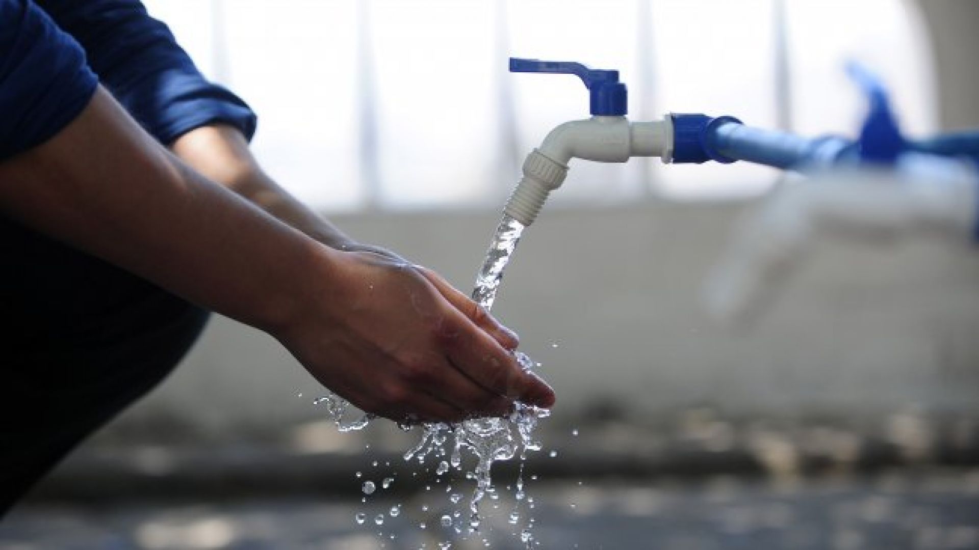 Coronavirus y Día del Agua: mientras algunos no pueden lavarse las manos, otros saben hacerlo bien