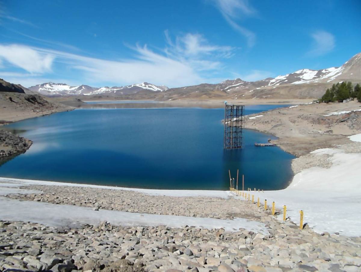 Agricultores acusan a Enel de extracción ilegal de aguas para riego de la Laguna del Maule