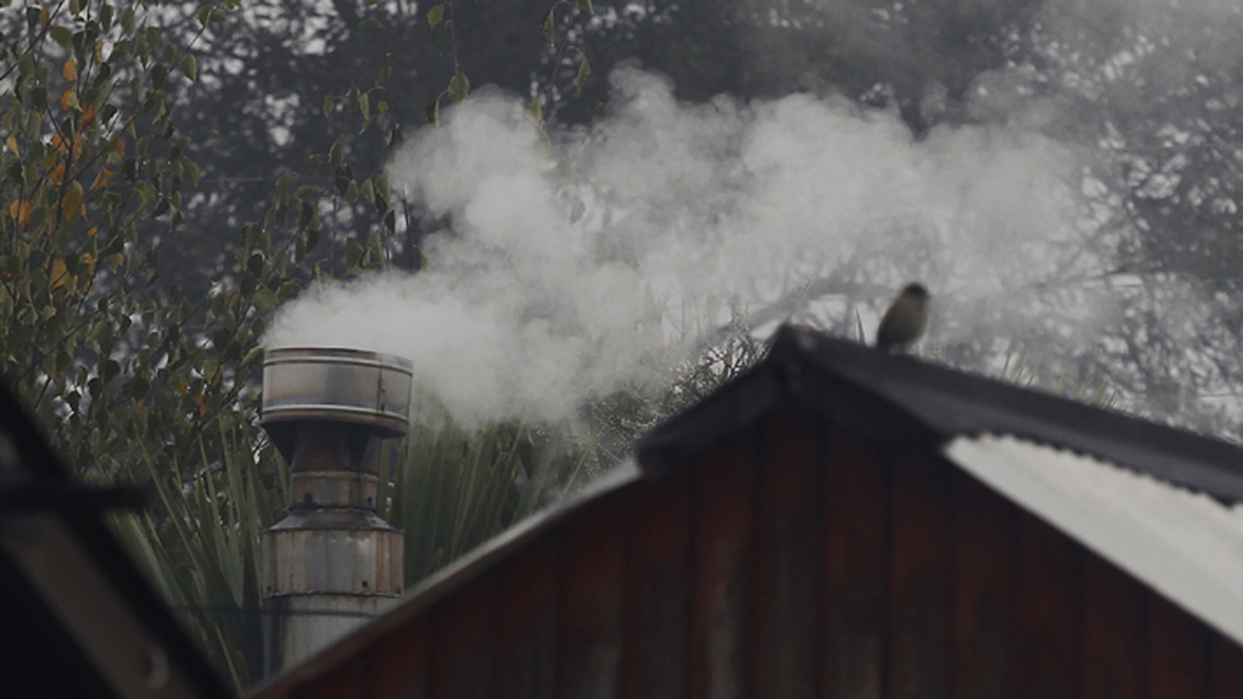 Resolución prohíbe la “emanación de humos visibles” durante días con emergencia ambiental