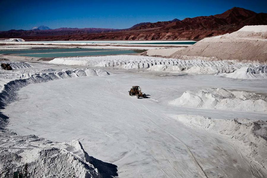 SQM y Albemarle afirman que mantienen producción de litio estable pese a alza de contagios por coronavirus en sus trabajadores