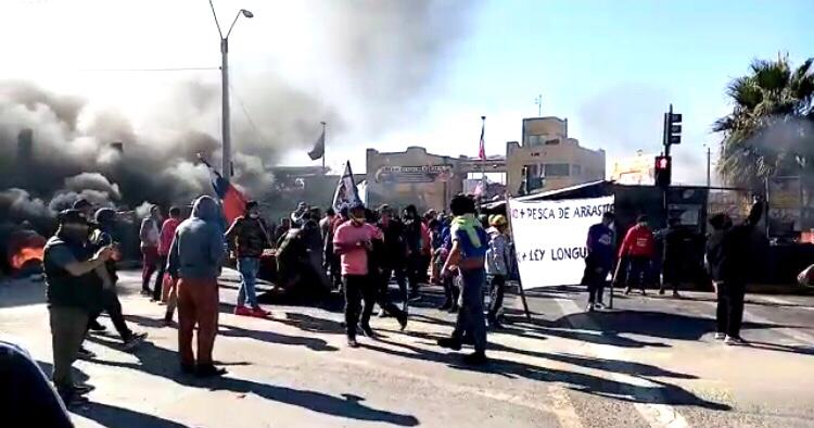 Pescadores artesanales inician protesta nacional en defensa de la Ley de la Jibia