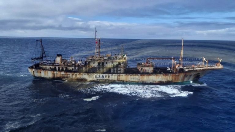 Alpescas manifiesta su malestar por presencia de flota pesquera china cerca de Islas Galápagos