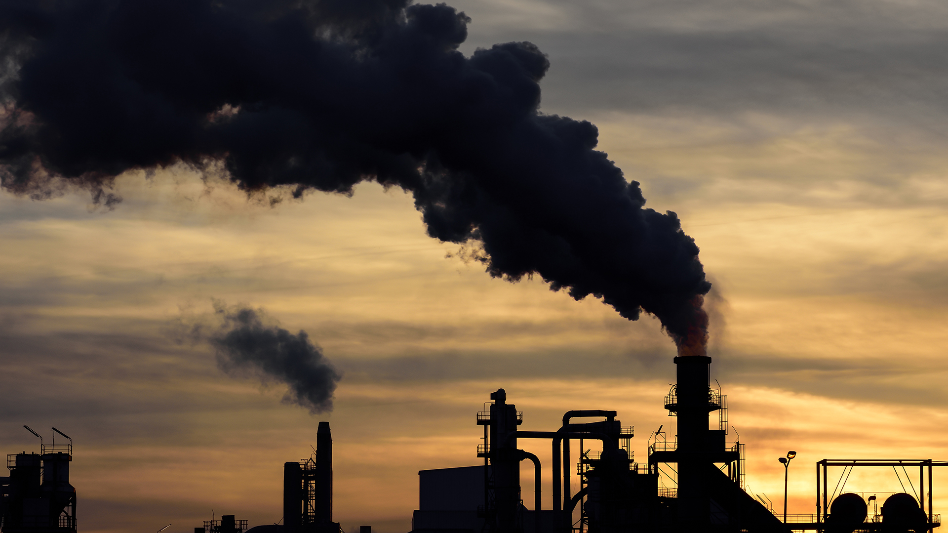 Falta de acciones y regulaciones coordinadas en cambio climático genera alza anual de 5% de las emisiones globales