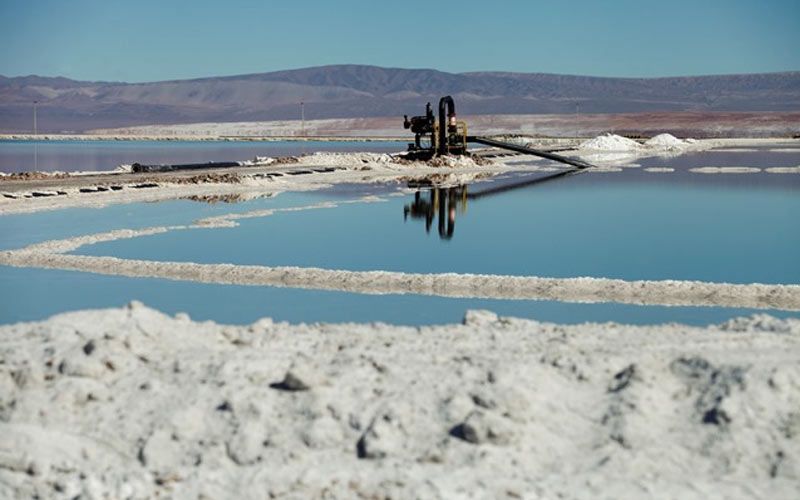 SQM muestra en línea extracción de recursos mineros y manejo medioambiental del Salar de Atacama