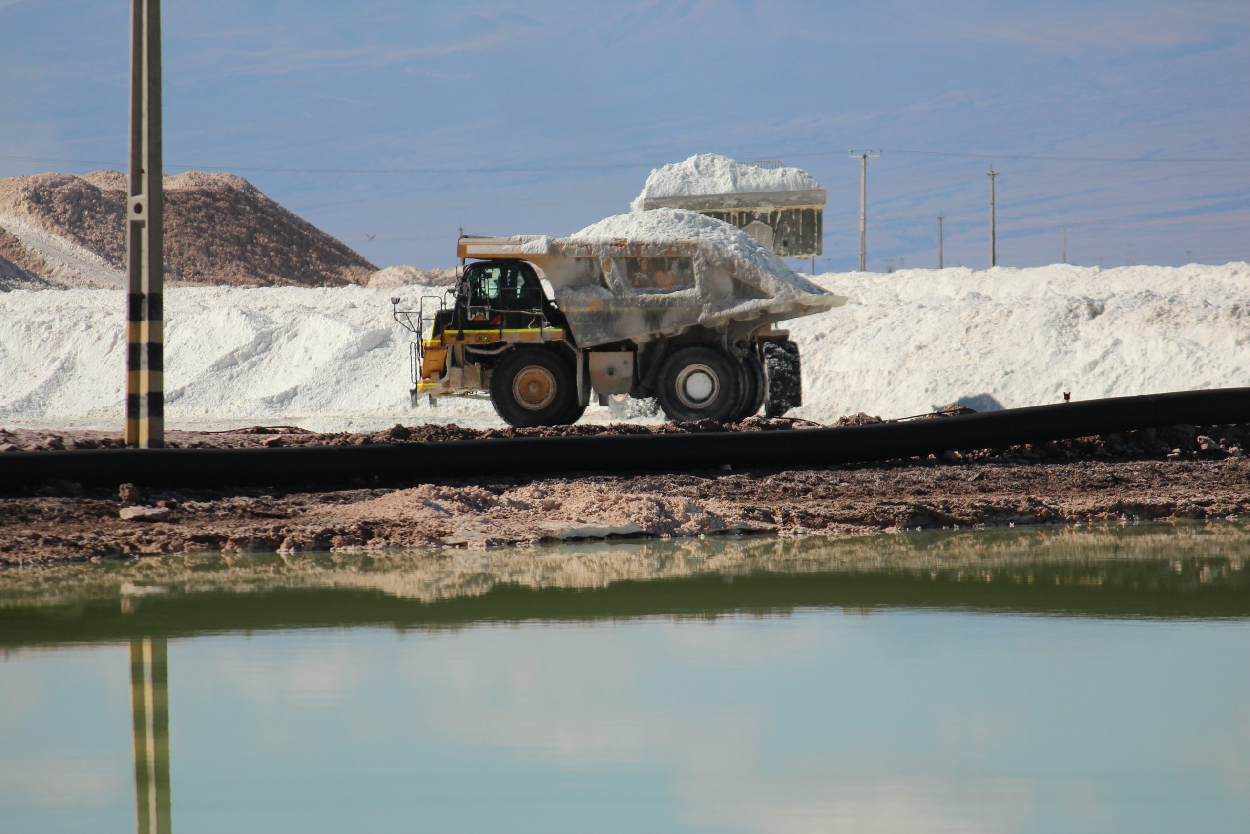 SQM fija metas para reducir consumo hídrico y bajará 20% extracción de  salmuera del Salar de Atacama – Fundación Terram