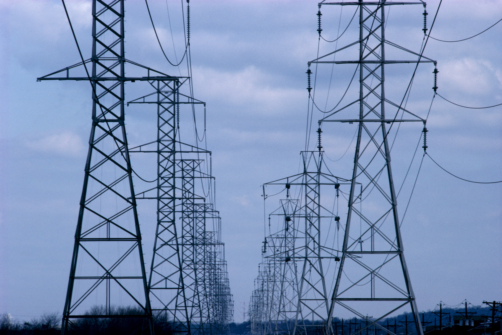 Infraestructura de transmisión eléctrica opera desde 2019: Corte Suprema invalida parcialmente permiso ambiental de línea Cardones-Polpaico