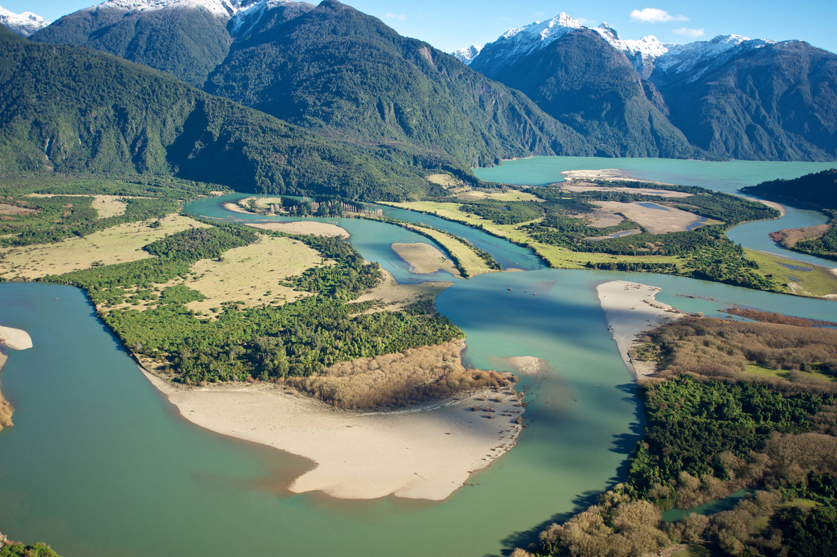 Comunidades de Puelo y Cochamó lanzan campaña para que el río Puelo sea declarado Reserva de Agua