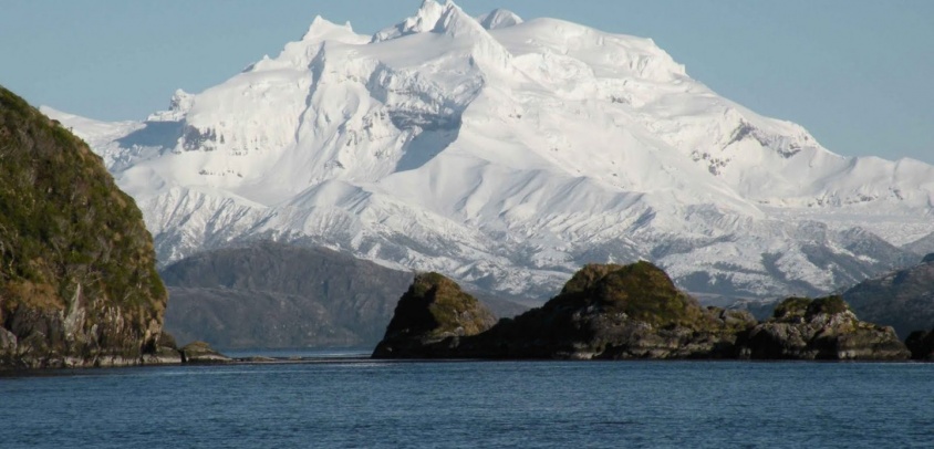 Ensanche del canal Kirke: el polémico proyecto de intervención de la Patagonia que beneficiaría a la industria salmonera