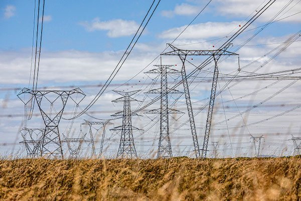 Quiénes son los titanes de la energía que se disputan la megalínea eléctrica que unirá Antofagasta y Santiago