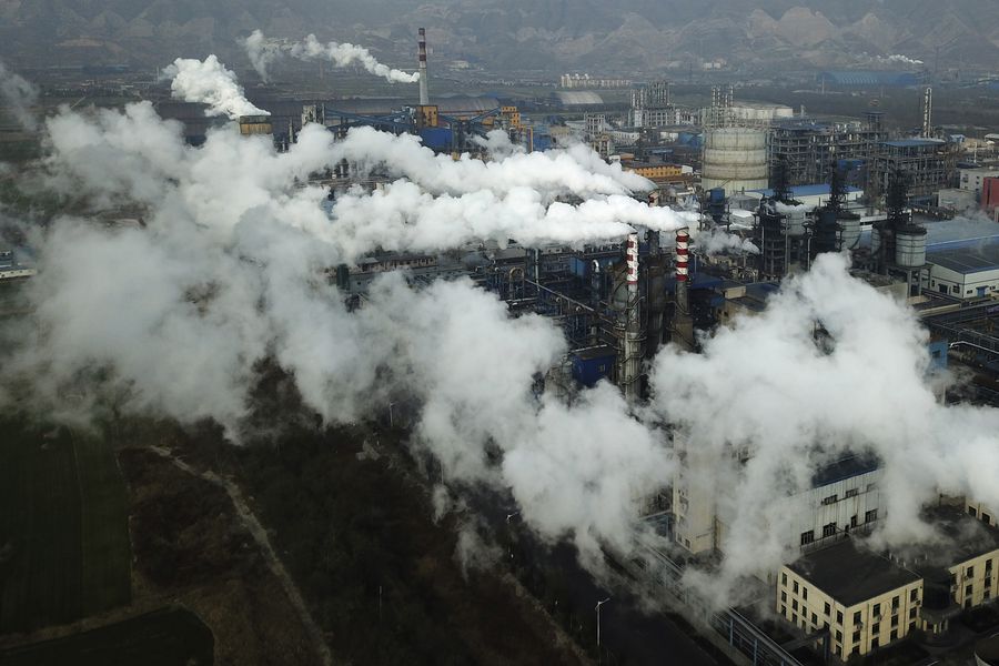 China reduce escasez energética con aumento de producción de carbón