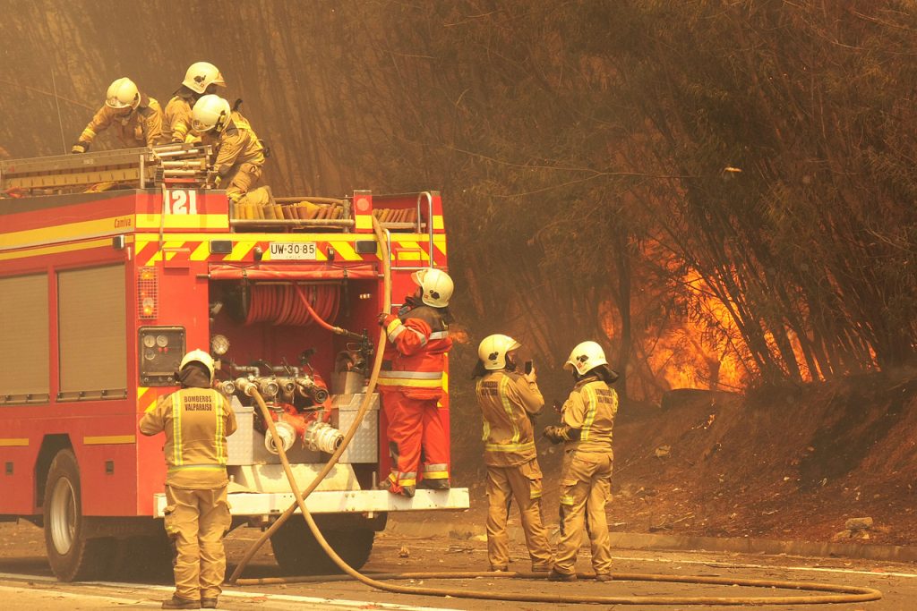 Doce incendios forestales activos: Tarde del domingo preocupa por condiciones climáticas