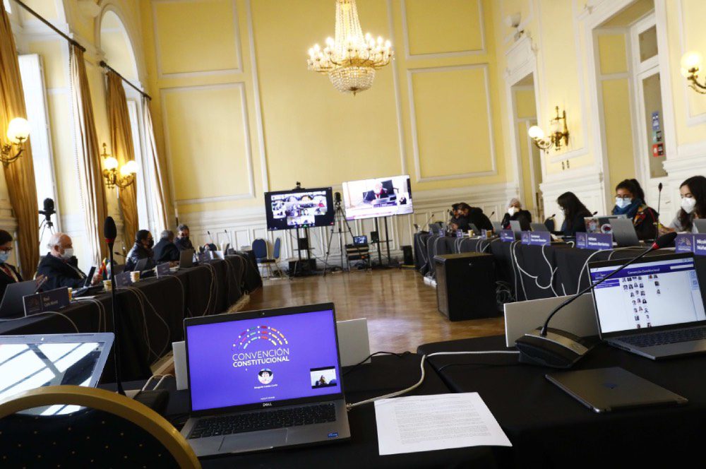 Cómo se articulan los convencionales eco constituyentes de cara al debate de normas constitucionales en la Comisión de Medio Ambiente