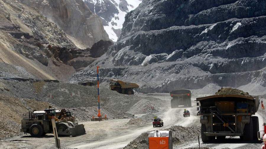 Anglo American: funcionarios del SEA acusan extensión artificial del proceso de evaluación del Proyecto Los Bronces Integrado