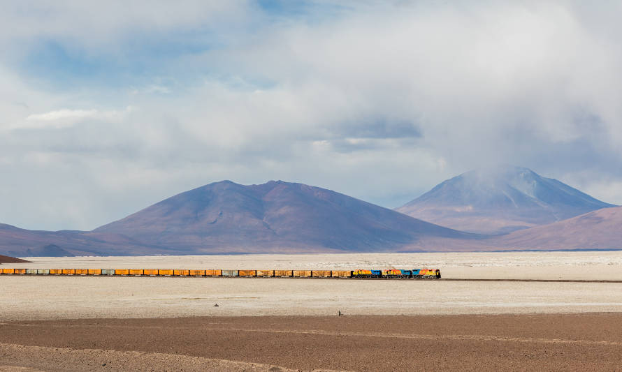 Corte de Antofagasta ordena a empresa minera paralizar explotación en salar de Ascotán