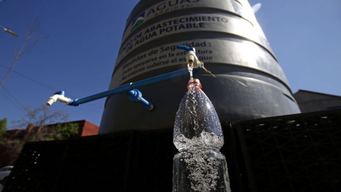 Empresa sanitaria advierte condiciones “extremadamente críticas” de abastecimiento de agua en la capital
