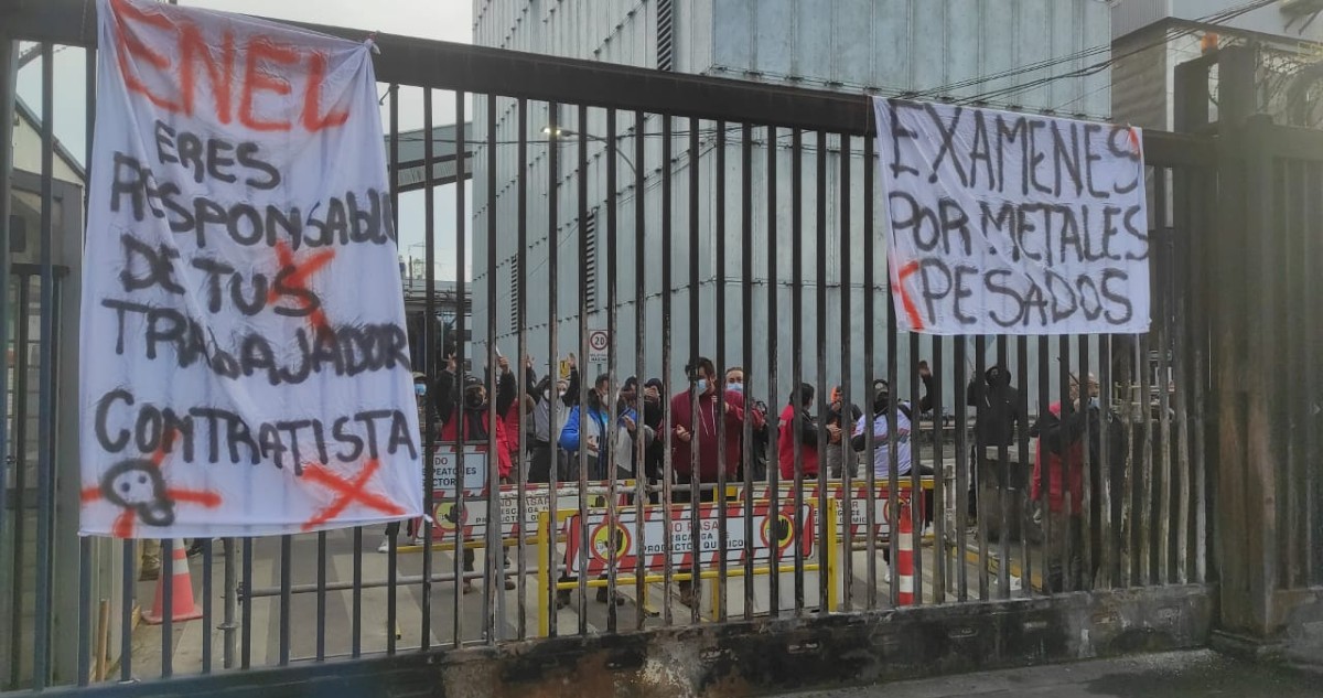 Contratistas de Bocamina mantienen toma en previa a cierre de planta: Piden exámenes y reubicación