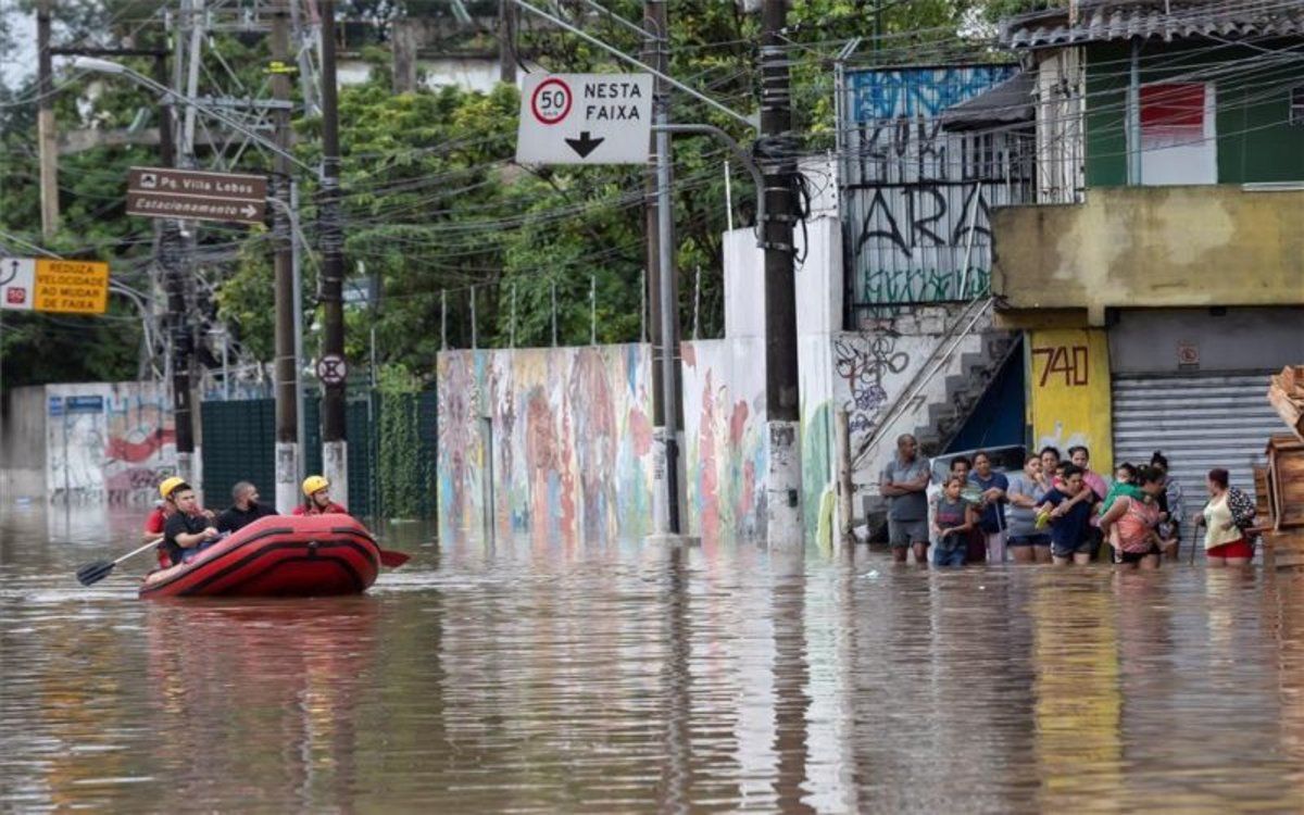 Lluvias e inundaciones en Brasil suman casi 100 fallecidos y 26 desaparecidos
