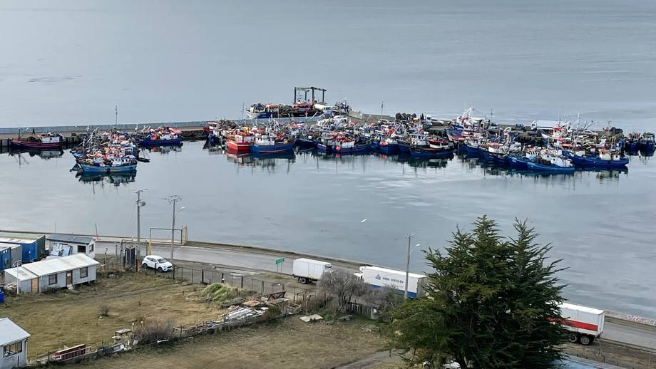 Pescadores de Magallanes piden a la salmonicultura priorizar embarcaciones locales