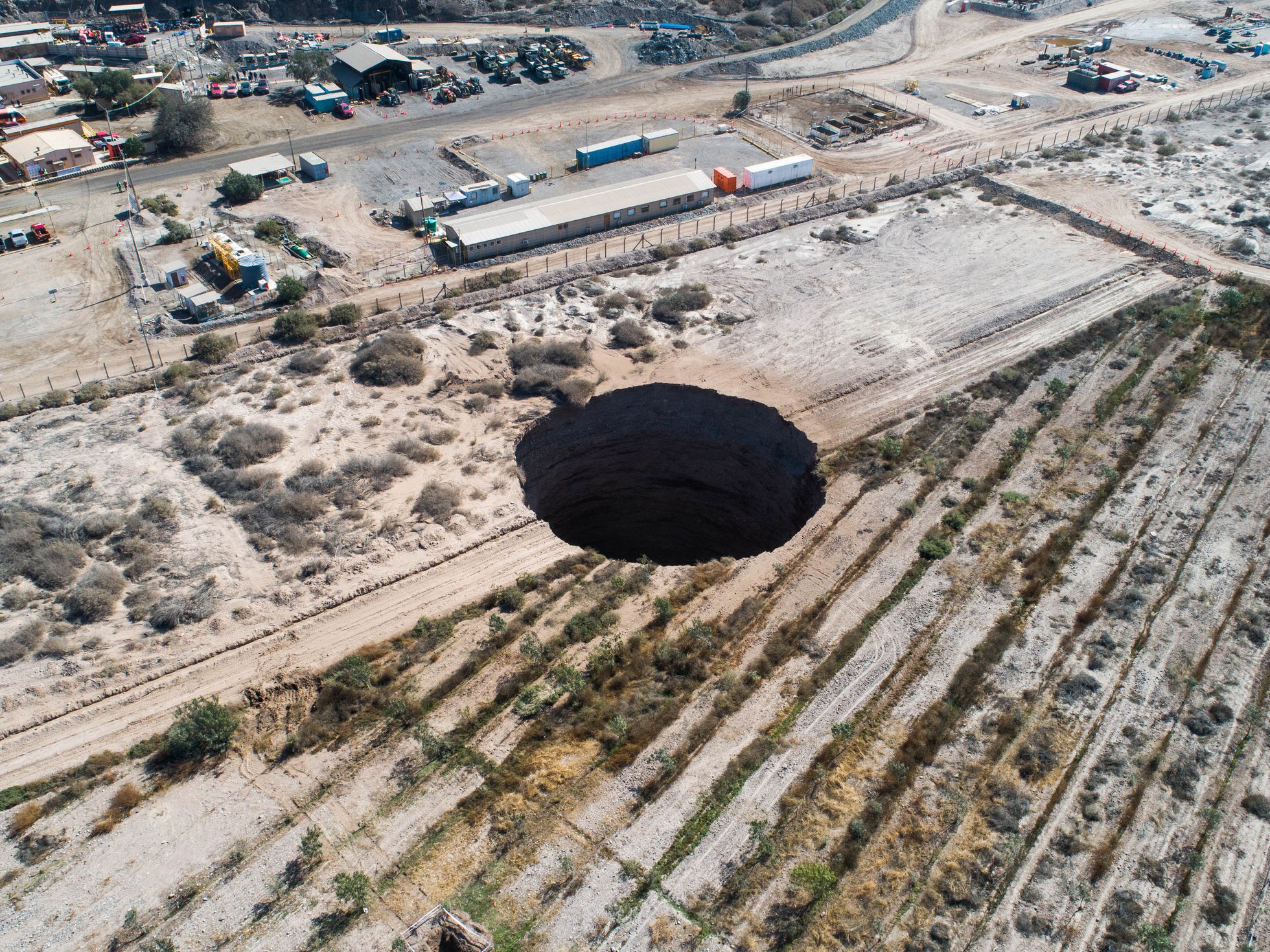 Interponen recursos de protección por el socavón en Tierra Amarilla