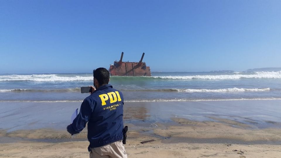 Tras marejadas: Estructura de Planta Desalinizadora colapsó y terminó en borde costero de Los Vilos