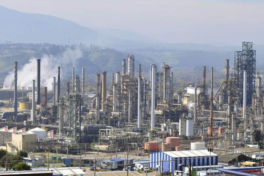 ENAP confirma incidente en Refinería Aconcagua: Autoridades activan protocolos en Concón por emanación de olor a gas