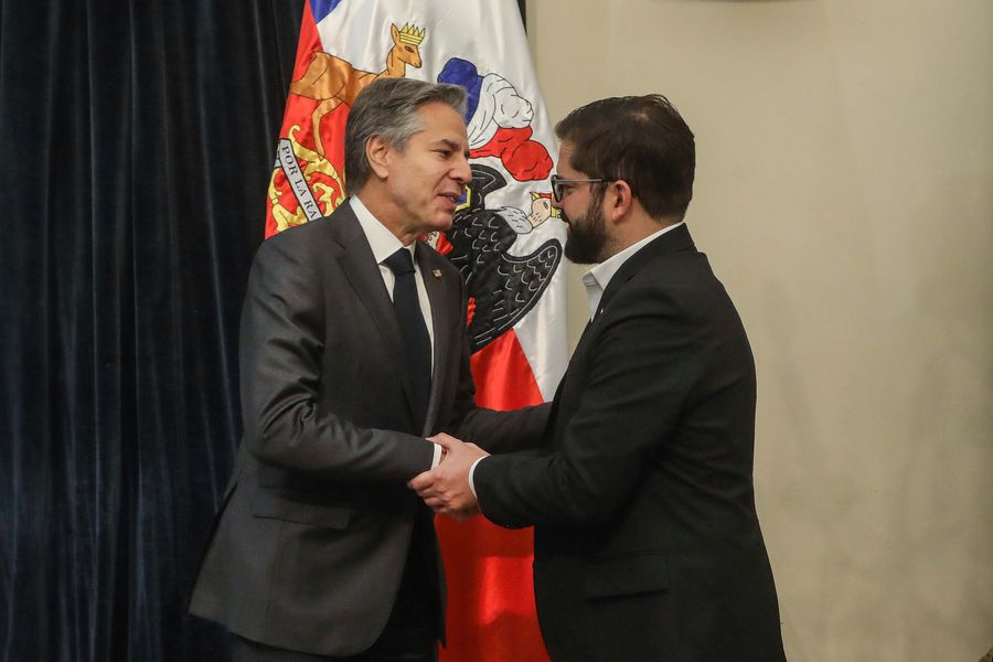 Antony Blinken llegó a Chile para reunirse con el presidente Gabriel Boric