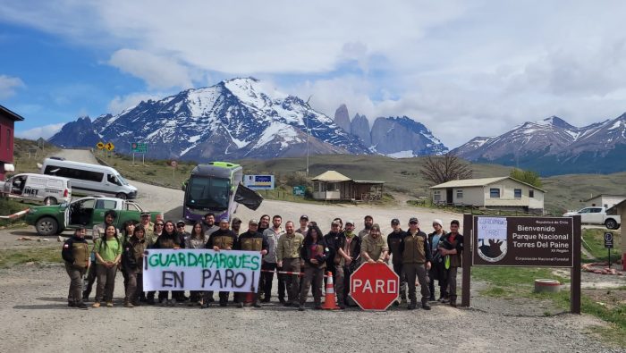 Guardaparques de Torres del Paine aceptan acuerdo del Gobierno y habilitan senderos del recinto