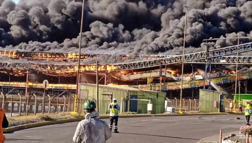 Los registros del voraz incendio en Puerto Ventanas en Puchuncaví